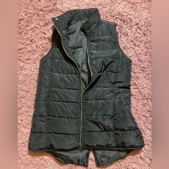 Kensie Jackets & Blazers - Puffer vest size M black w/gold zipper